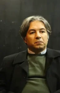 آرش زرنیخی، نمایشنامه نویس، پژوهشگر و کارگردان تئاتر